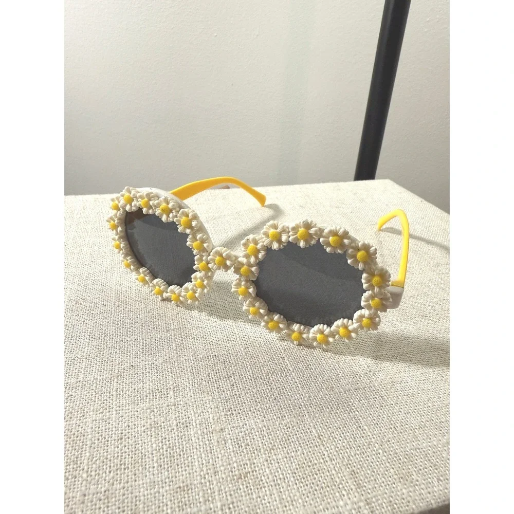 Retro Daisy adult statement gray lens sunglasses costume fun playful 70s euc